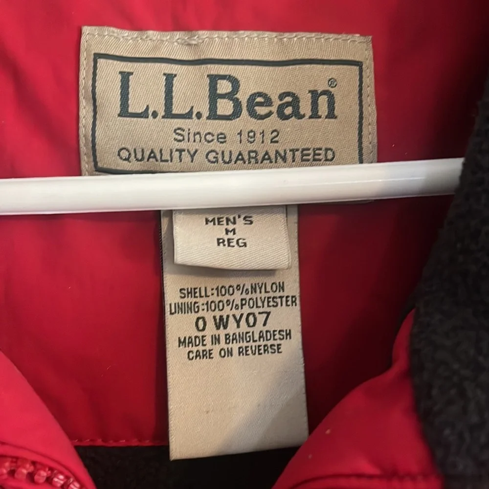L.L. Bean Men's Puffer Vest Size Medium Regular - Picture 2 of 3